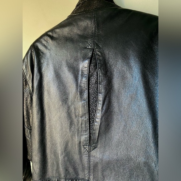 Vintage black leather batwing jacket - Picture 14 of 16